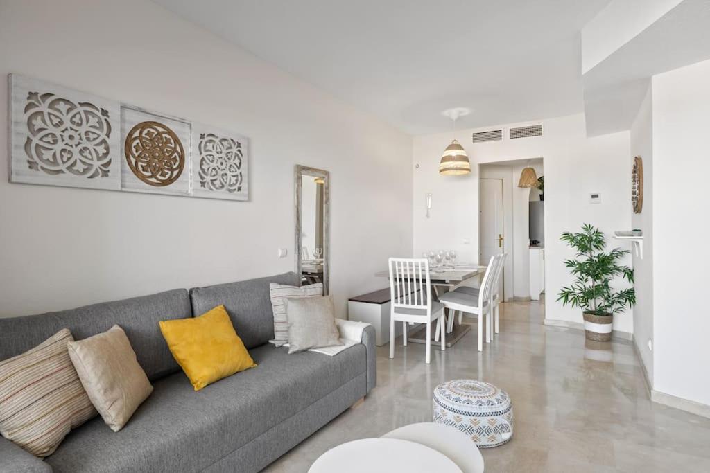Beautiful 3 Bed Stylish & Cozy Apartment - Susanna Suite Mijas Kültér fotó